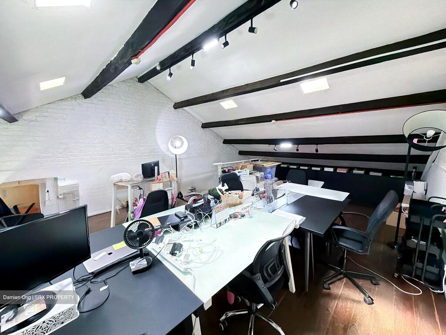 Banda Street (D1), Office #522467901